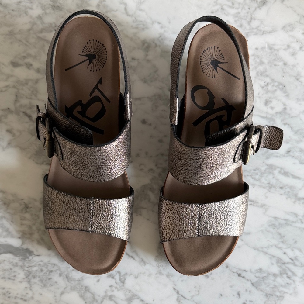 Elegant Metallic Sandals